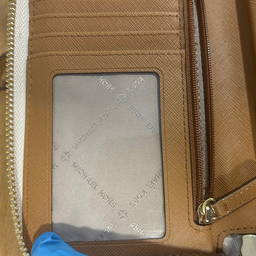 MICHAEL KORS White Tan Full Zipper Wallet Stylish Leather - Picture 6 of 8